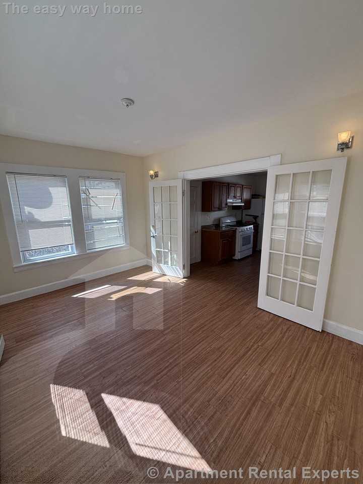 569 Main St #1 - Photo 3 of 17