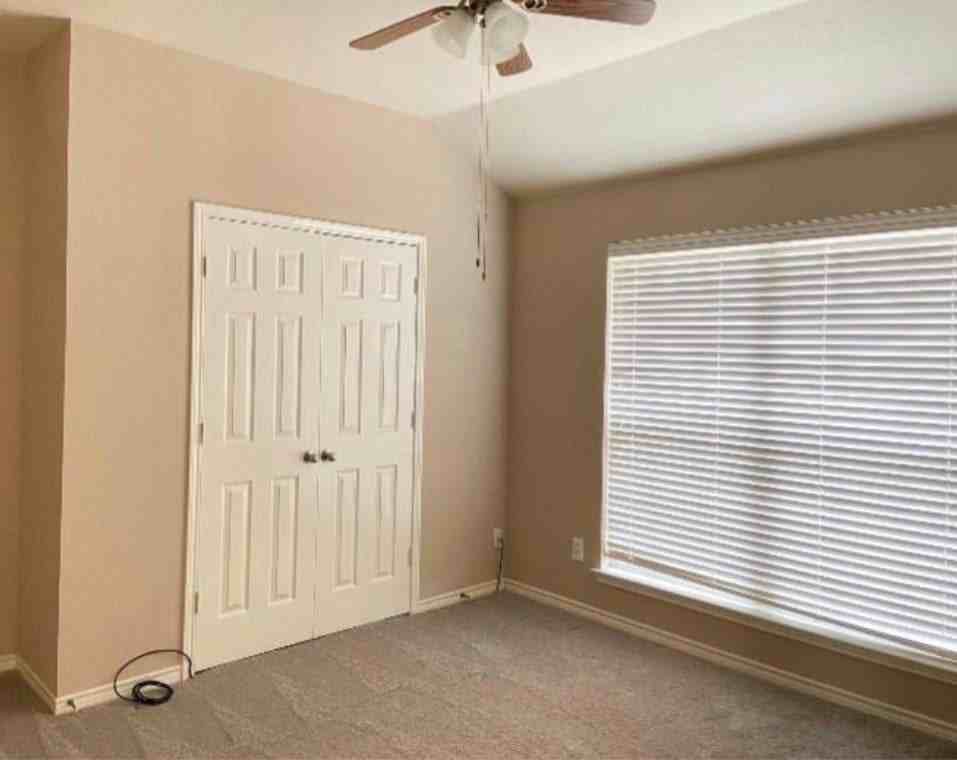 15723 Wrangler Dr - Photo 3 of 28