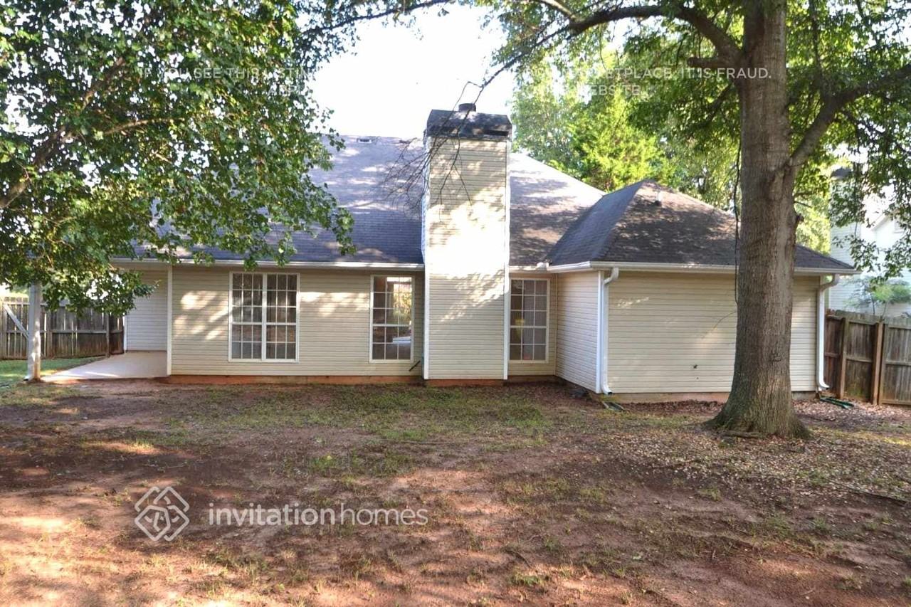 404 Old Ivy Path - Photo 2 of 3