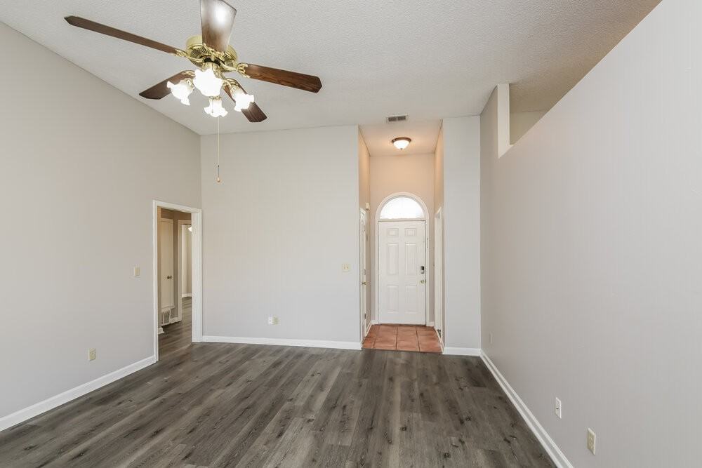 7234 Fox Creek Dr - Photo 2 of 8