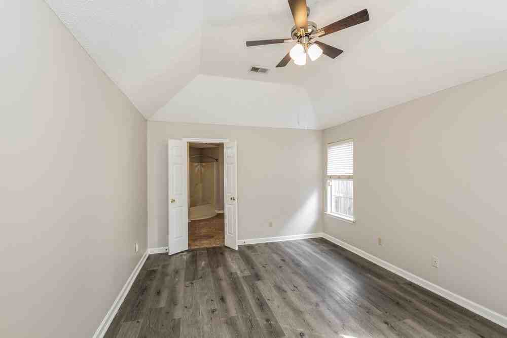 7234 Fox Creek Dr - Photo 4 of 8