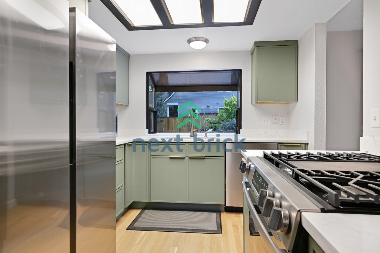 3233 168th Pl Se - Photo 4 of 24