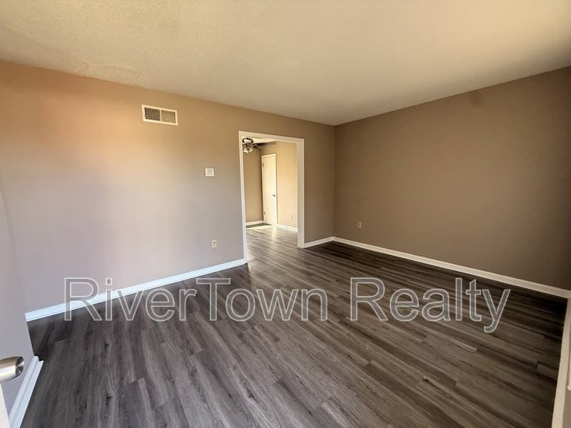 348 Bonnell Ave - Photo 2 of 14