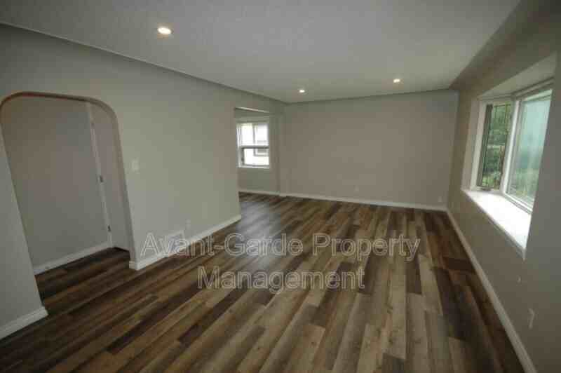 8529 83 Ave Nw - Photo 6 of 34