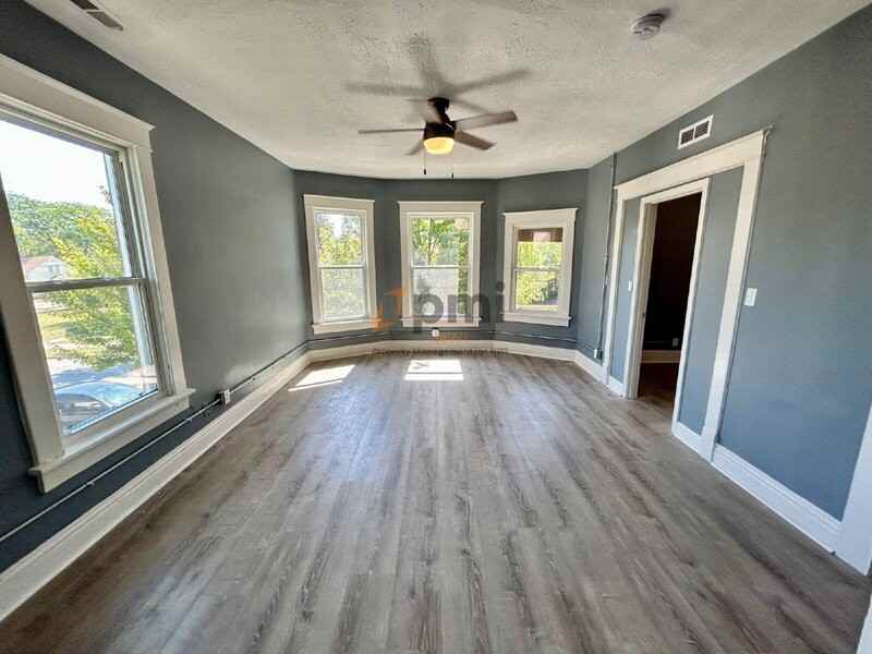 416 E 9th St #2 - Photo 5 of 27