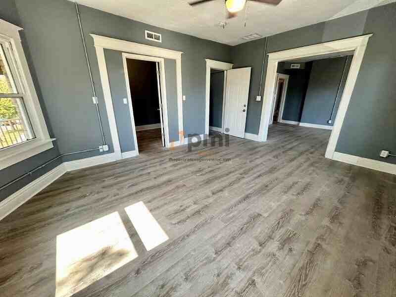 416 E 9th St #2 - Photo 6 of 27