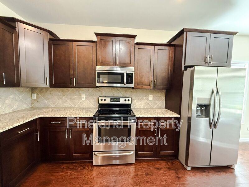 728 Roanoke Dr - Photo 4 of 20