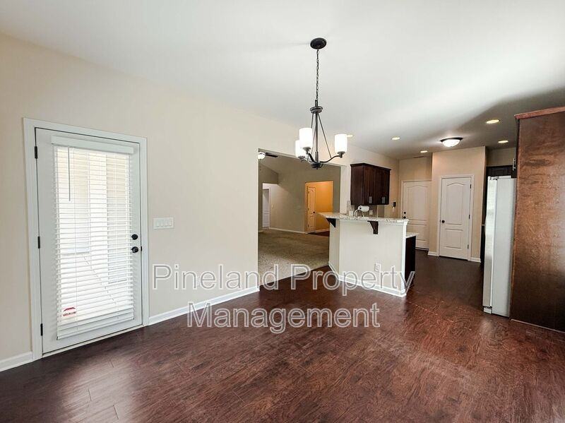 728 Roanoke Dr - Photo 6 of 20