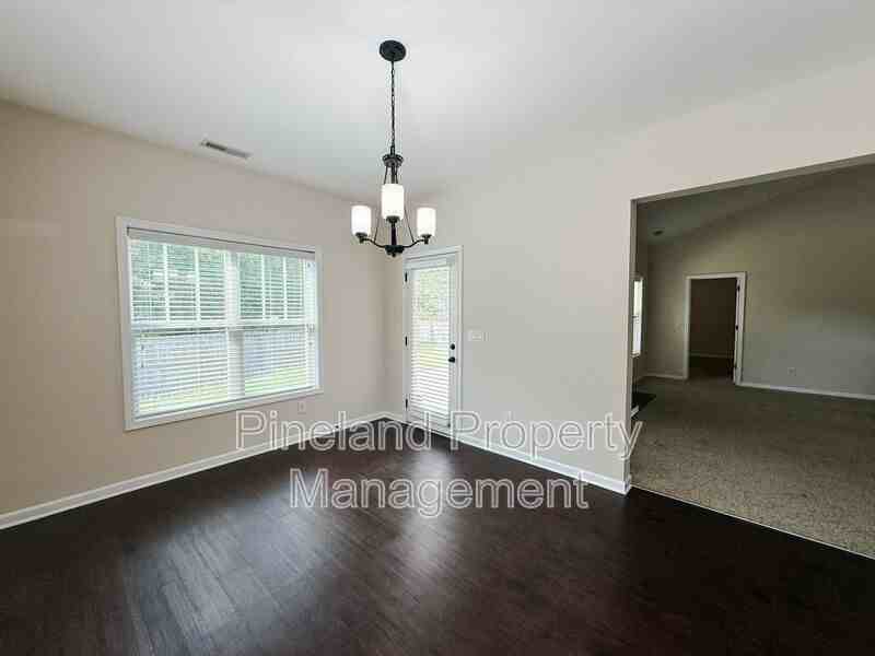 728 Roanoke Dr - Photo 7 of 20