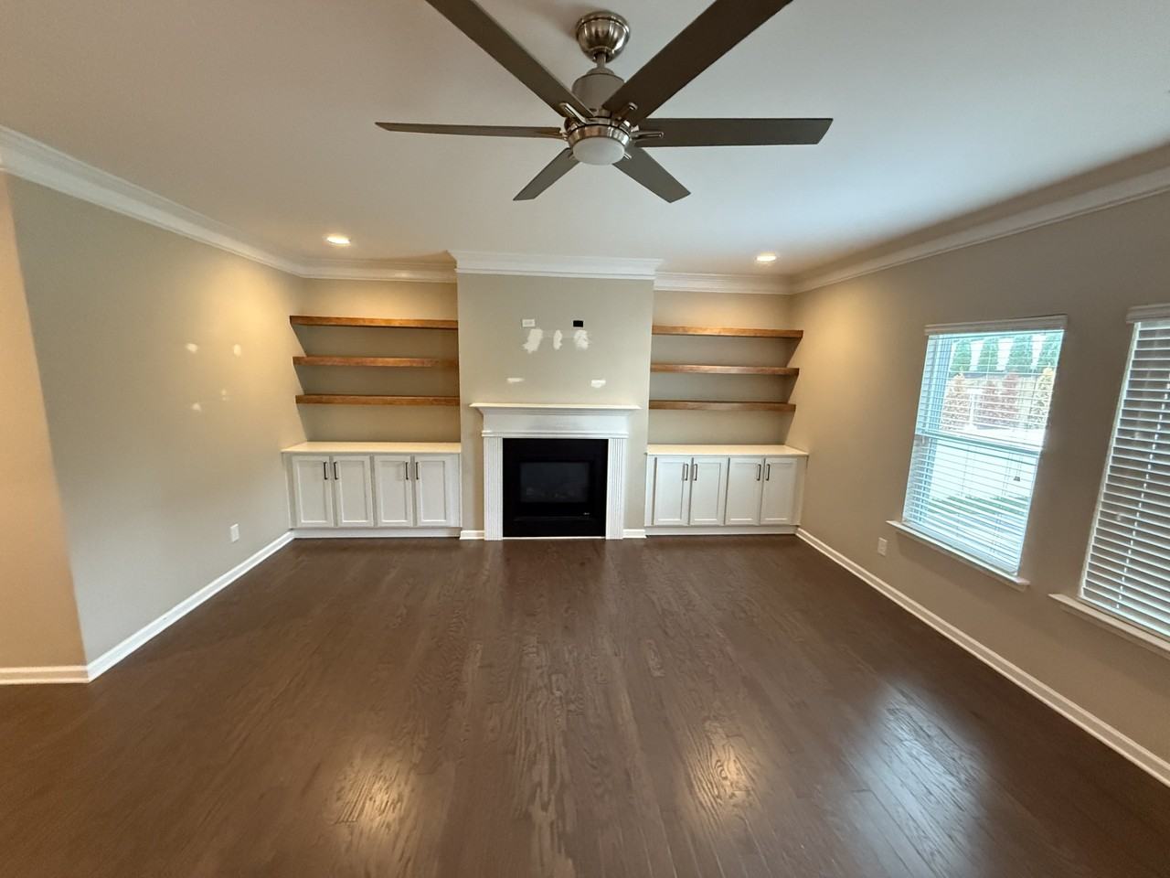 371 Livingston Dr #317 - Photo 2 of 6