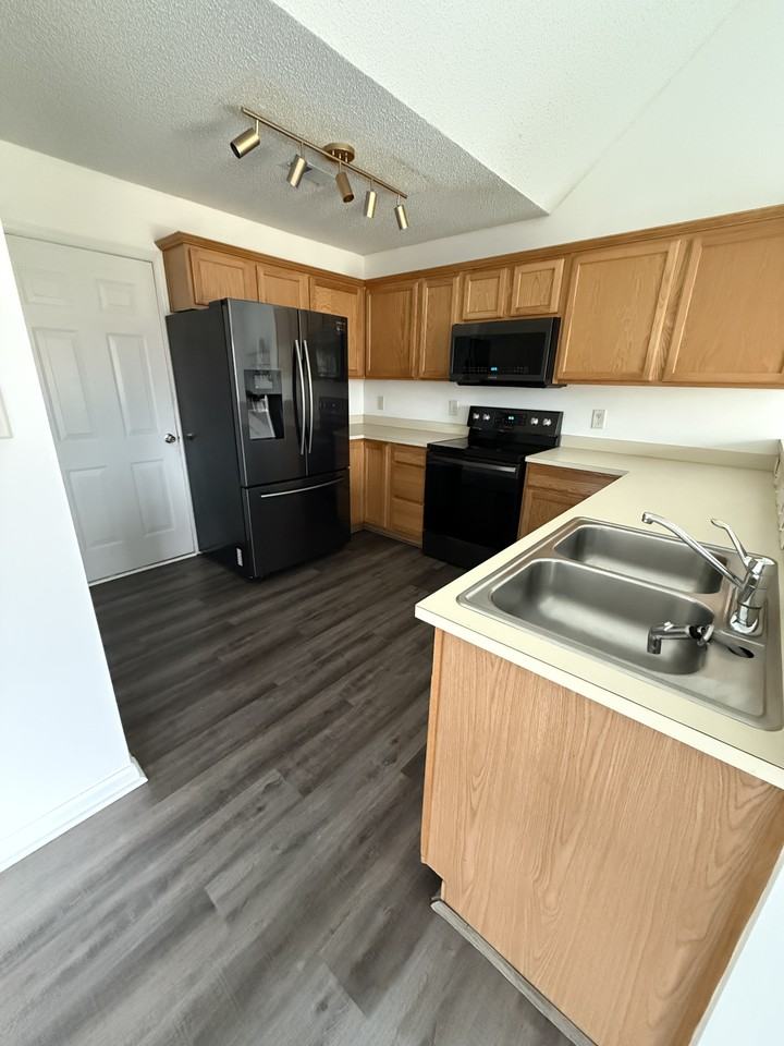 5818 Briggs Dr - Photo 3 of 24