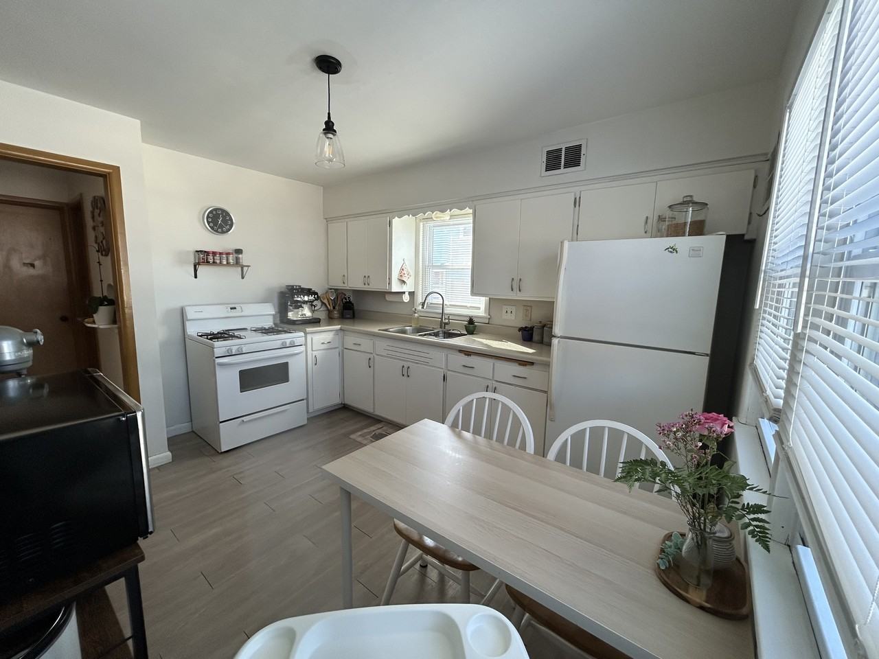 10126 W Montana Ave - Photo 3 of 7