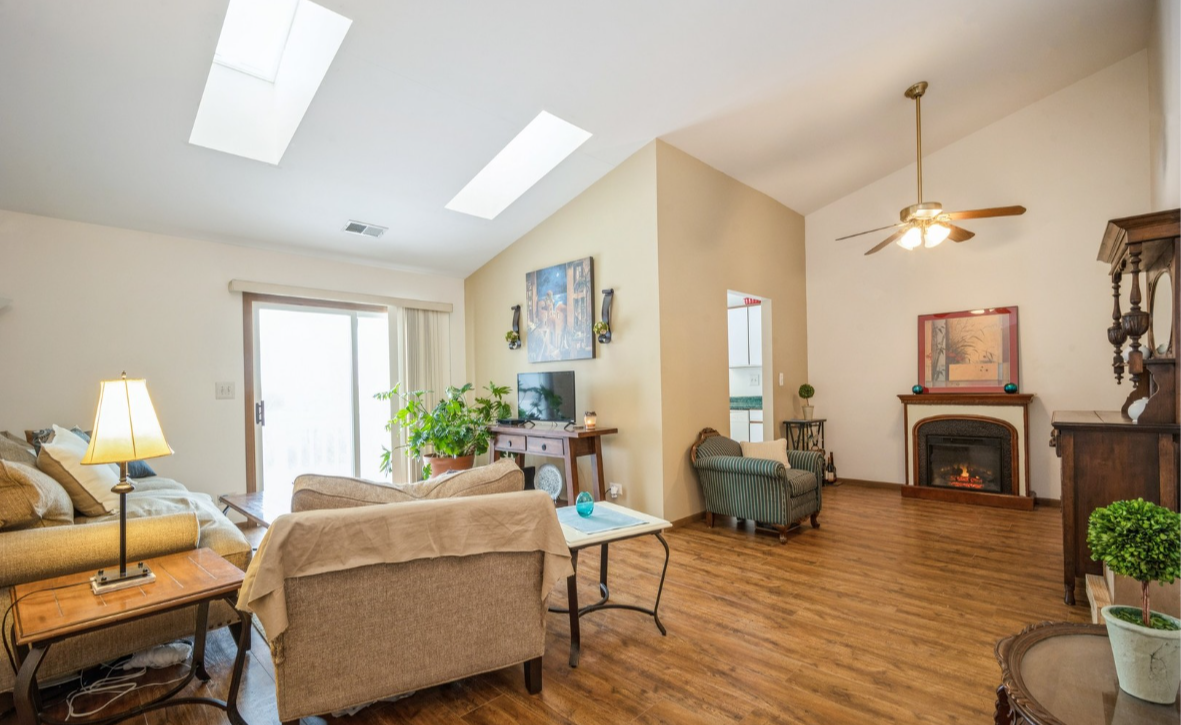 327 Ashbury Ct #4 - Photo 3 of 5