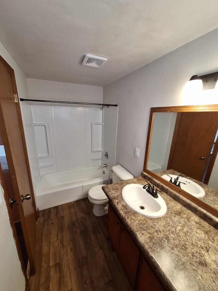 813 14th Ave #813 - Photo 4 of 16