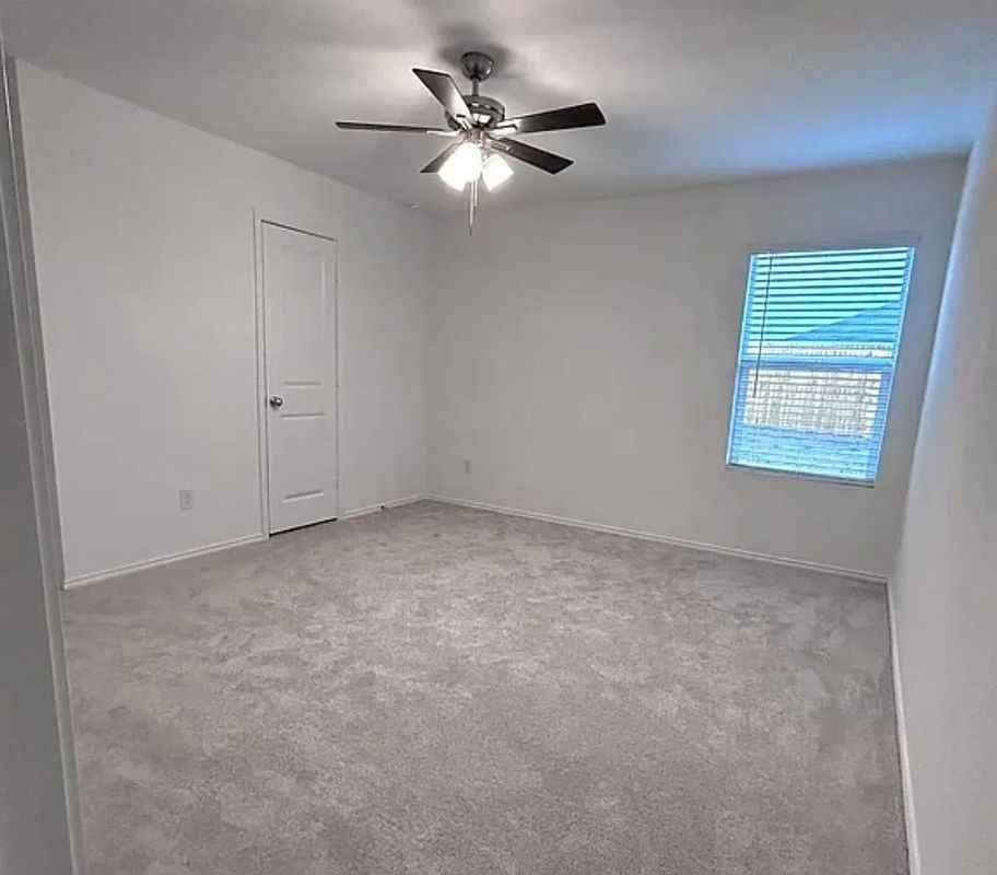 913 Sourgum St - Photo 6 of 8