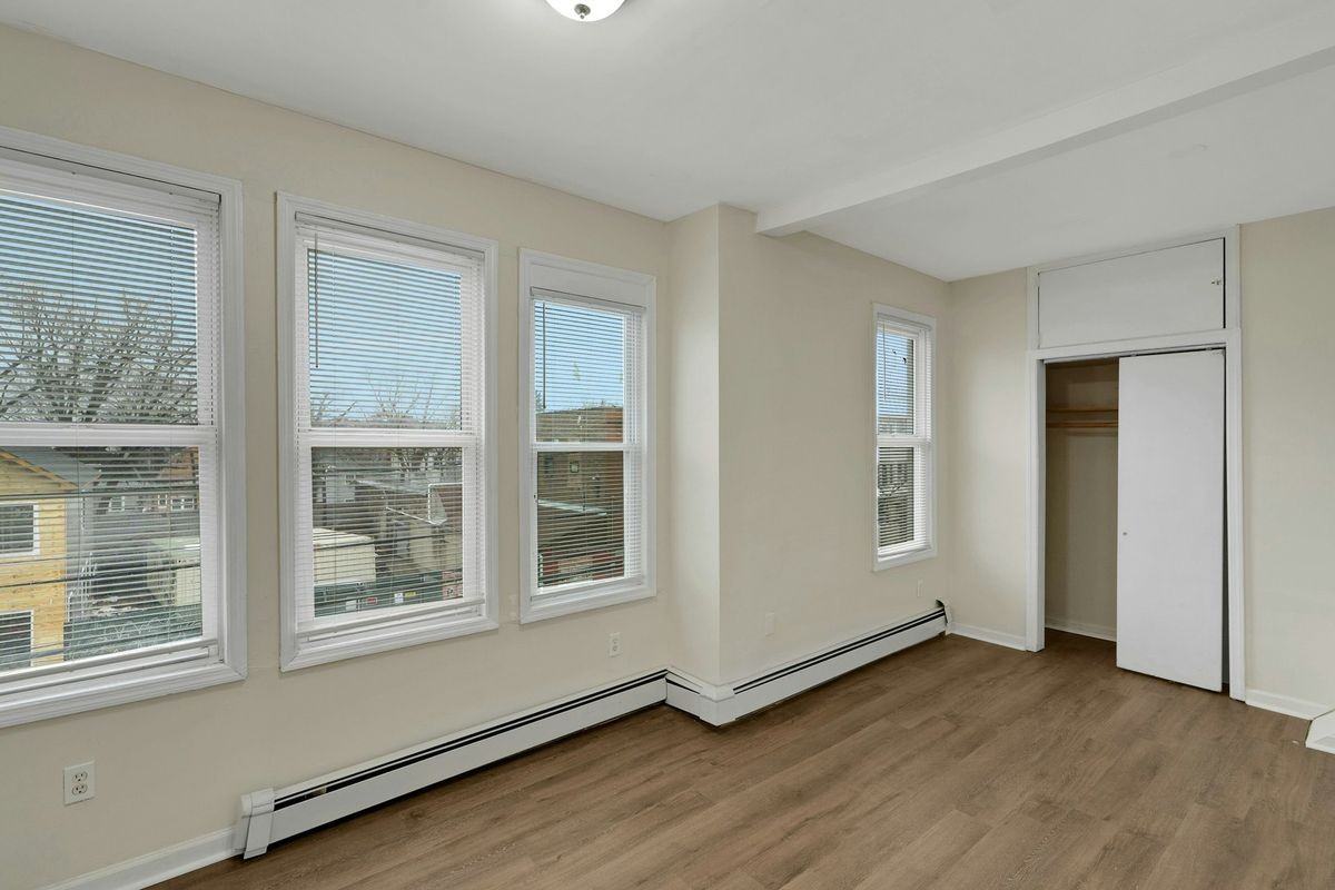 496 21st St - Photo 5 of 14