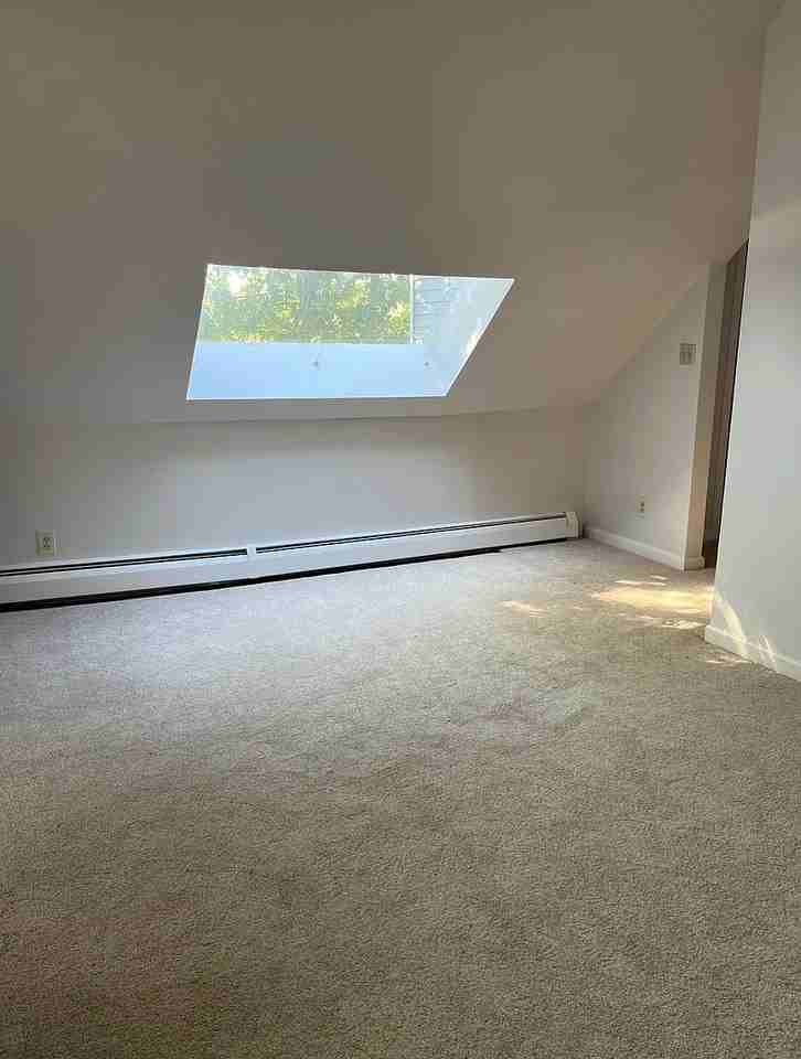 511 Farmington Ave - Photo 3 of 7