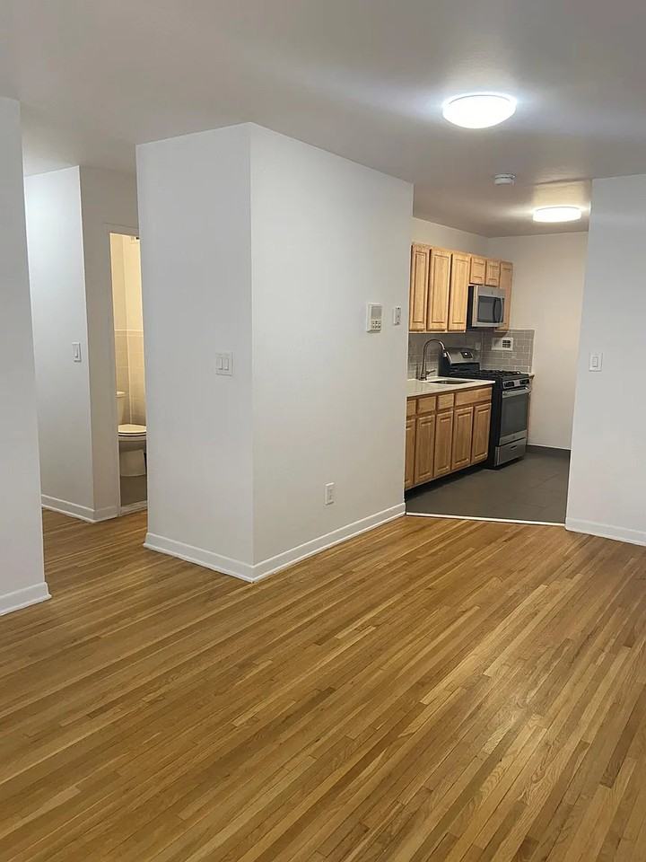 1000 Clinton St - Photo 2 of 6