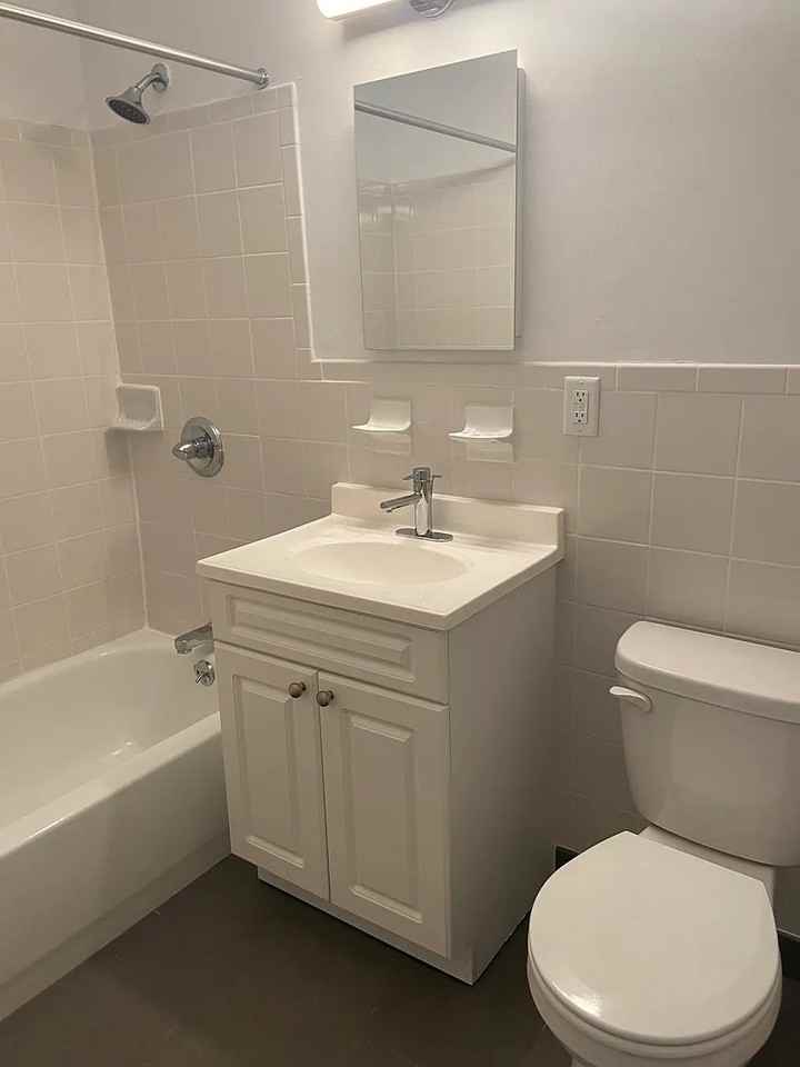 1000 Clinton St - Photo 3 of 6