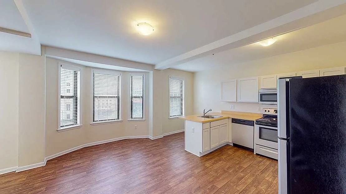 1538 Centre St - Photo 3 of 8