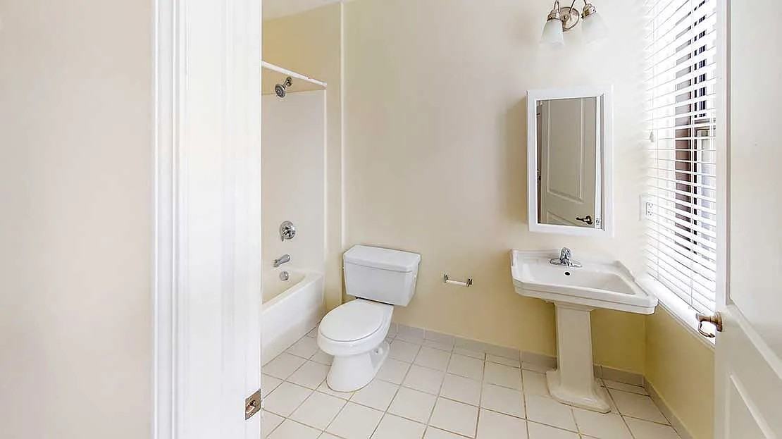 1538 Centre St - Photo 5 of 8