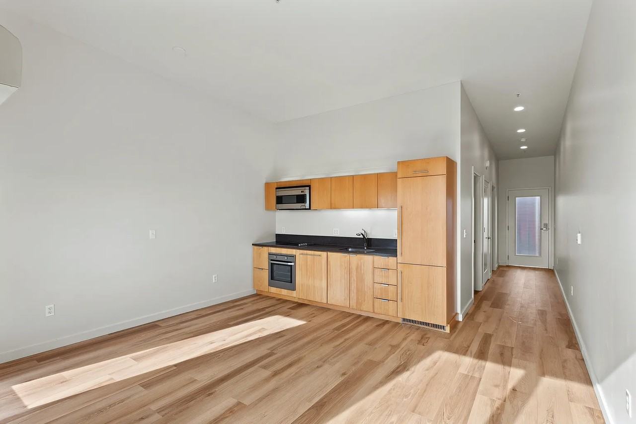 2025 Ne 44th Ave - Photo 3 of 11