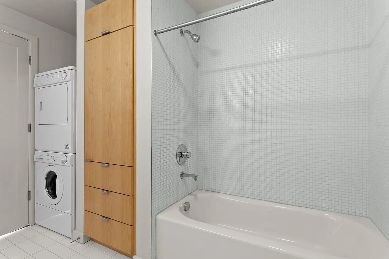 2025 Ne 44th Ave - Photo 6 of 11