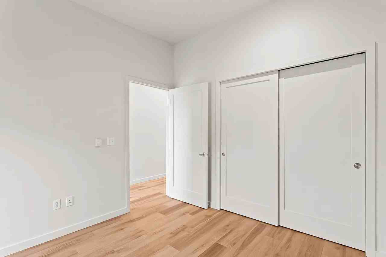 2025 Ne 44th Ave - Photo 7 of 11