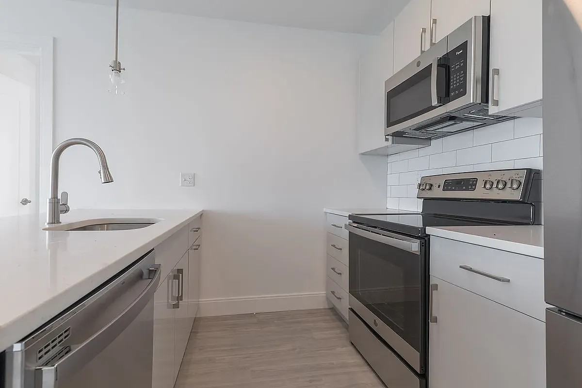 42 Beacon St - Photo 4 of 9