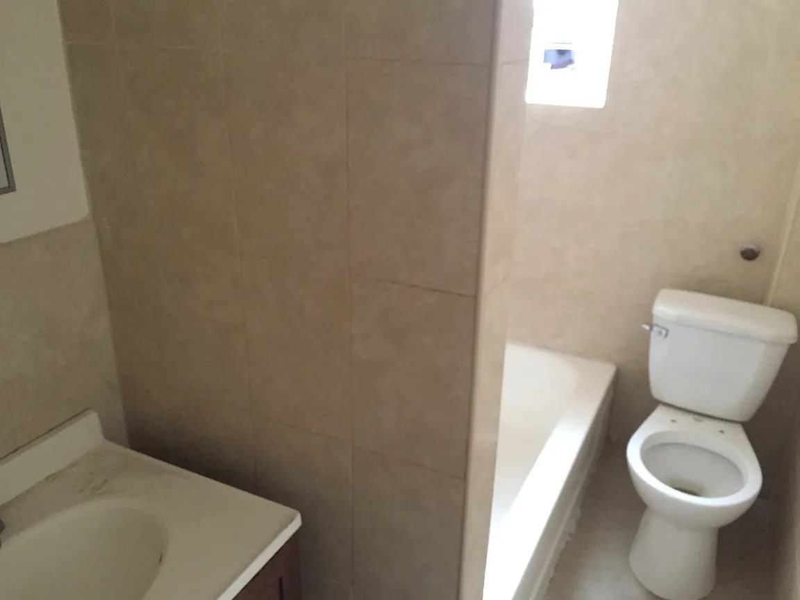 406 E 21St St - Photo 3 of 10