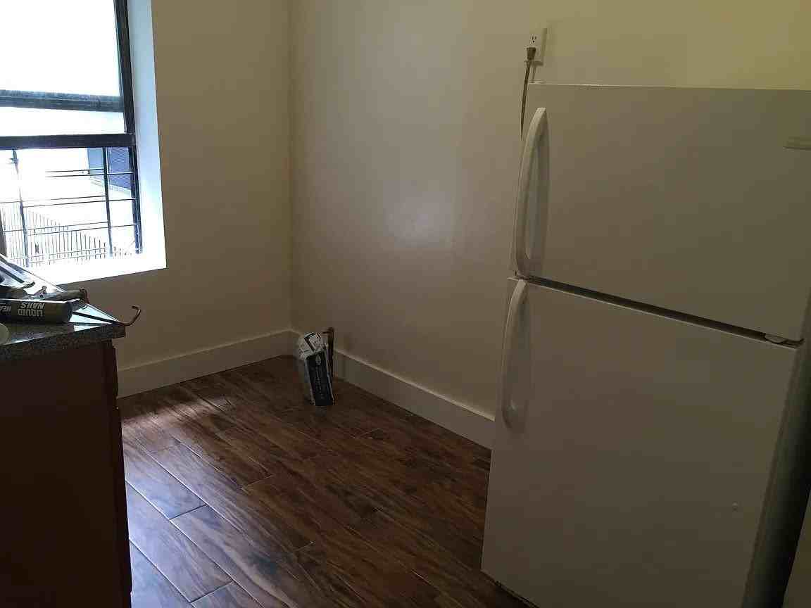 406 E 21St St - Photo 6 of 10