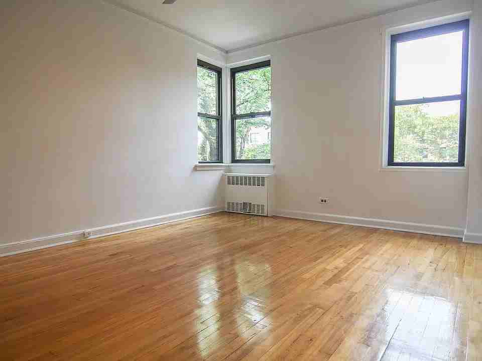 8810 34Th Ave - Photo 3 of 7