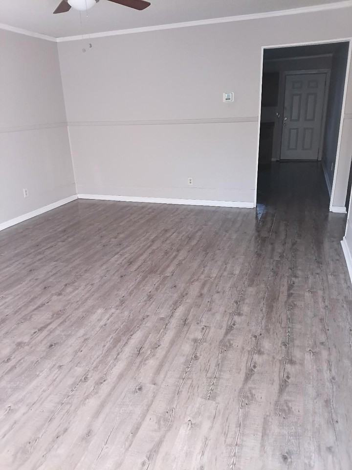 111 Christa Dr - Photo 2 of 7