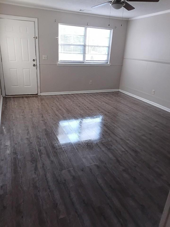 111 Christa Dr - Photo 3 of 7