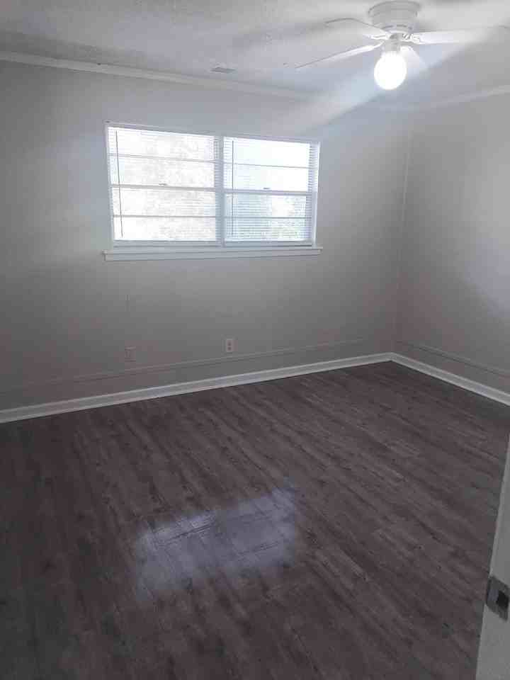 111 Christa Dr - Photo 4 of 7