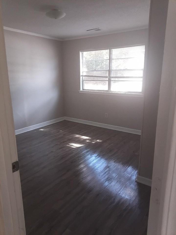 111 Christa Dr - Photo 6 of 7