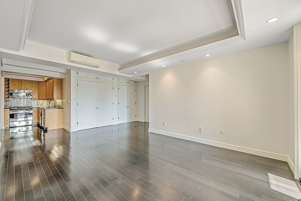 3011 21st St #4B - Photo 4 of 24