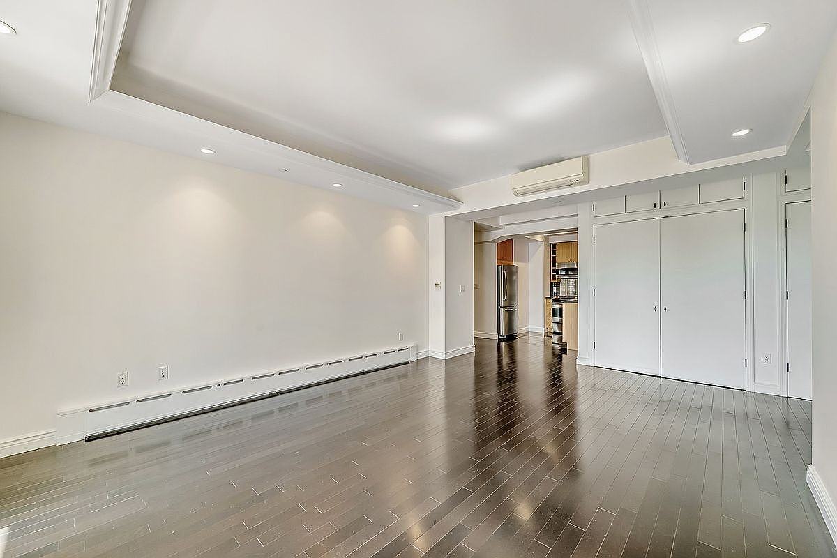 3011 21st St #4B - Photo 5 of 24