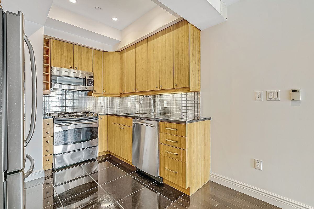 3011 21st St #4B - Photo 6 of 24