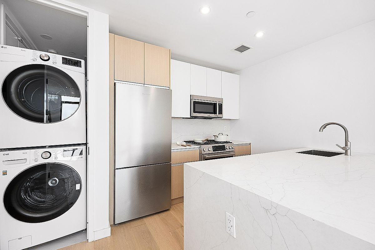 3119 29th St #6B - Photo 3 of 16