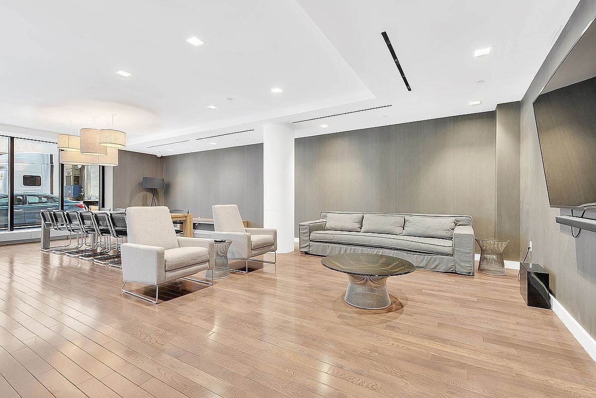 3432 35th St #3F - Photo 5 of 9