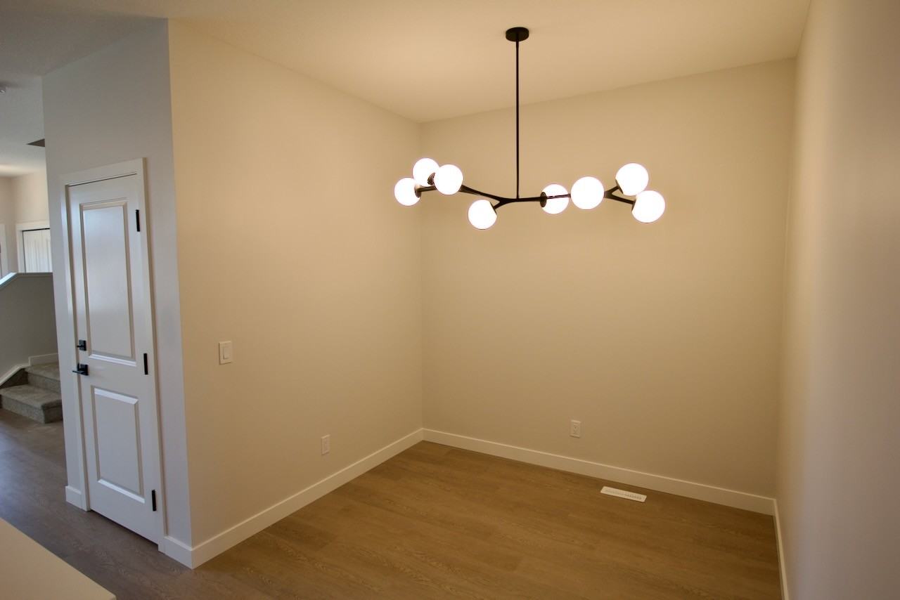 2232 Muckleplum Cres Sw Uppr - Photo 6 of 28