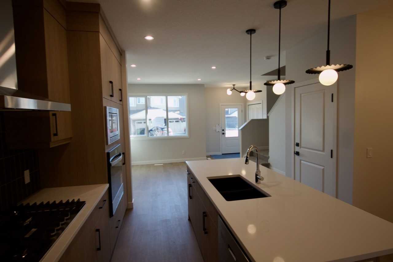 2232 Muckleplum Cres Sw Uppr - Photo 3 of 28