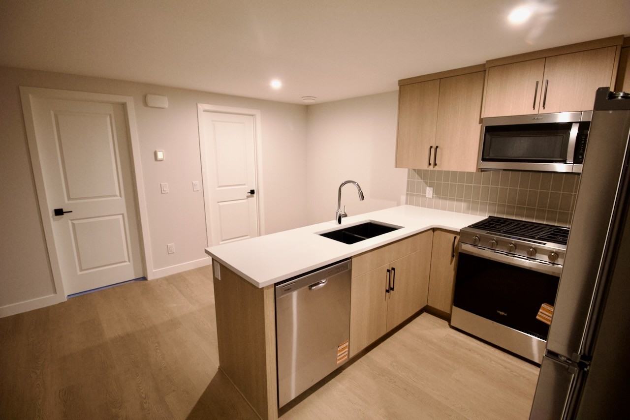 2232 Bsmtmuckleplum Cres Sw - Photo 3 of 14