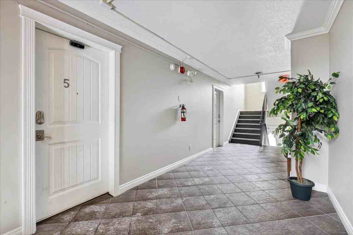 10904 159 St Nw - Photo 7 of 45