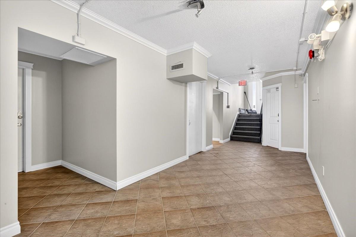 10904 159 St Nw - Photo 2 of 50