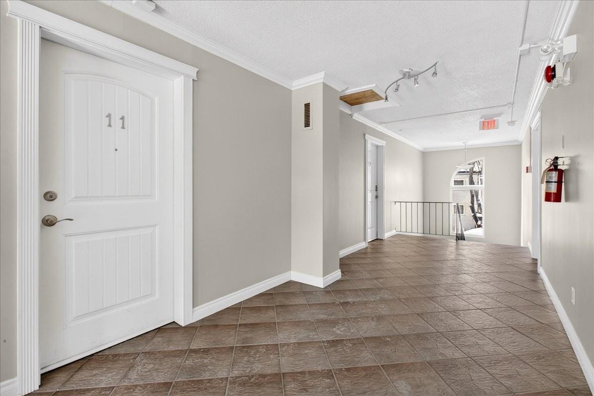10904 159 St Nw - Photo 4 of 50