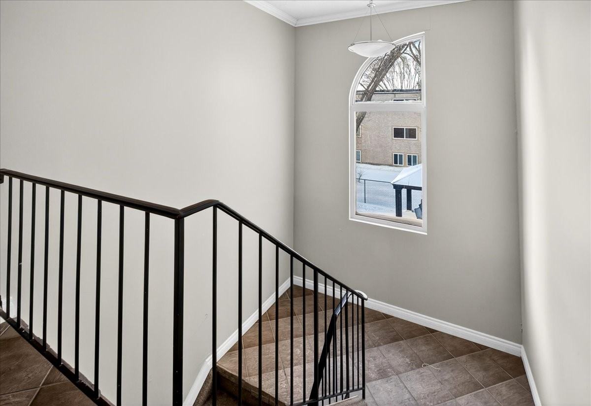 10904 159 St Nw - Photo 5 of 50