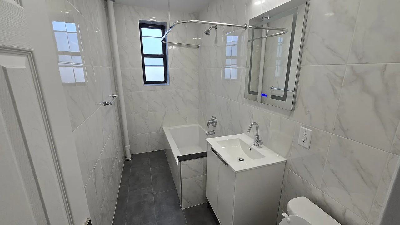 9211 35th Ave - Photo 2 of 8