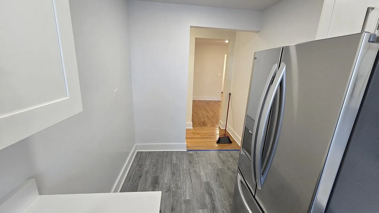 9211 35th Ave - Photo 4 of 8